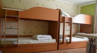 Гостиница Kuzya Guest House Улан-Удэ Кровать в общем номере для мужчин и женщин с 8 кроватями-3